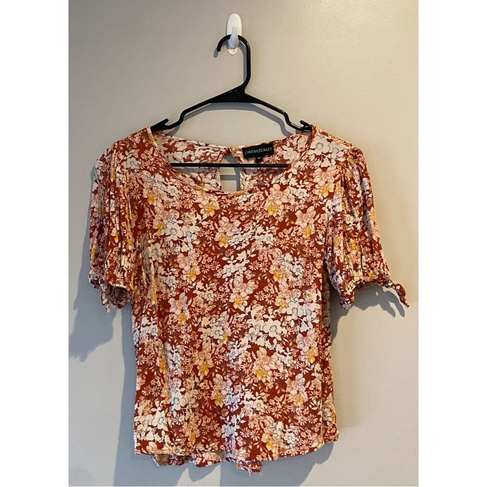 **FINAL PRICE**  Women’s “Cynthia Rowley” floral blouse